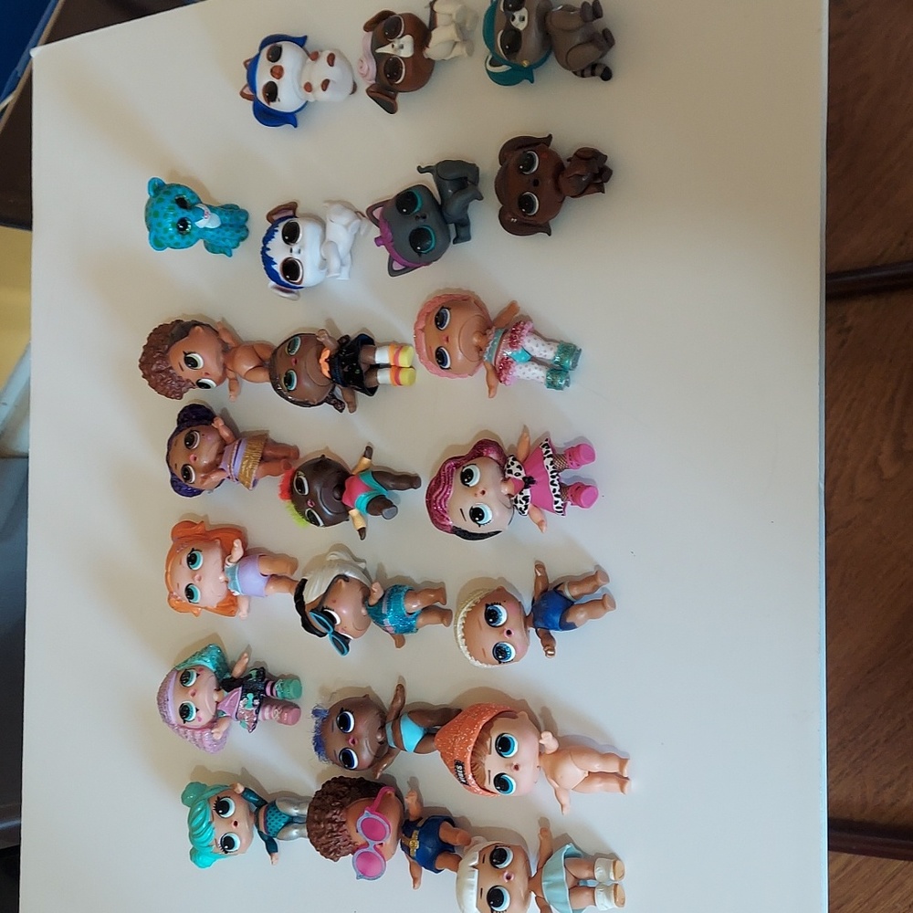 Lol dolls and pets , 15 dolls and 6 animals